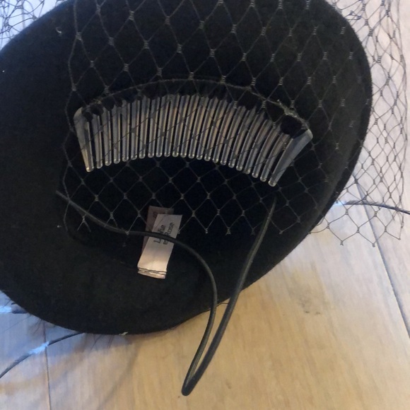 La Vie En Rose NEW $110 - Hat with Veil, Feathers  & comb - Picture 4 of 7